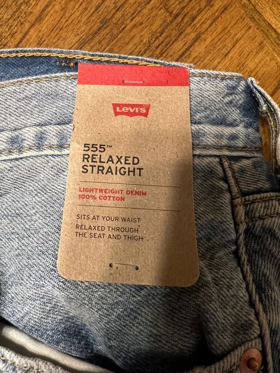 Levi’s 555 Relaxed Straight Jeans Men’s 38x32 Light Wash Denim NWT - Picture 3 of 4